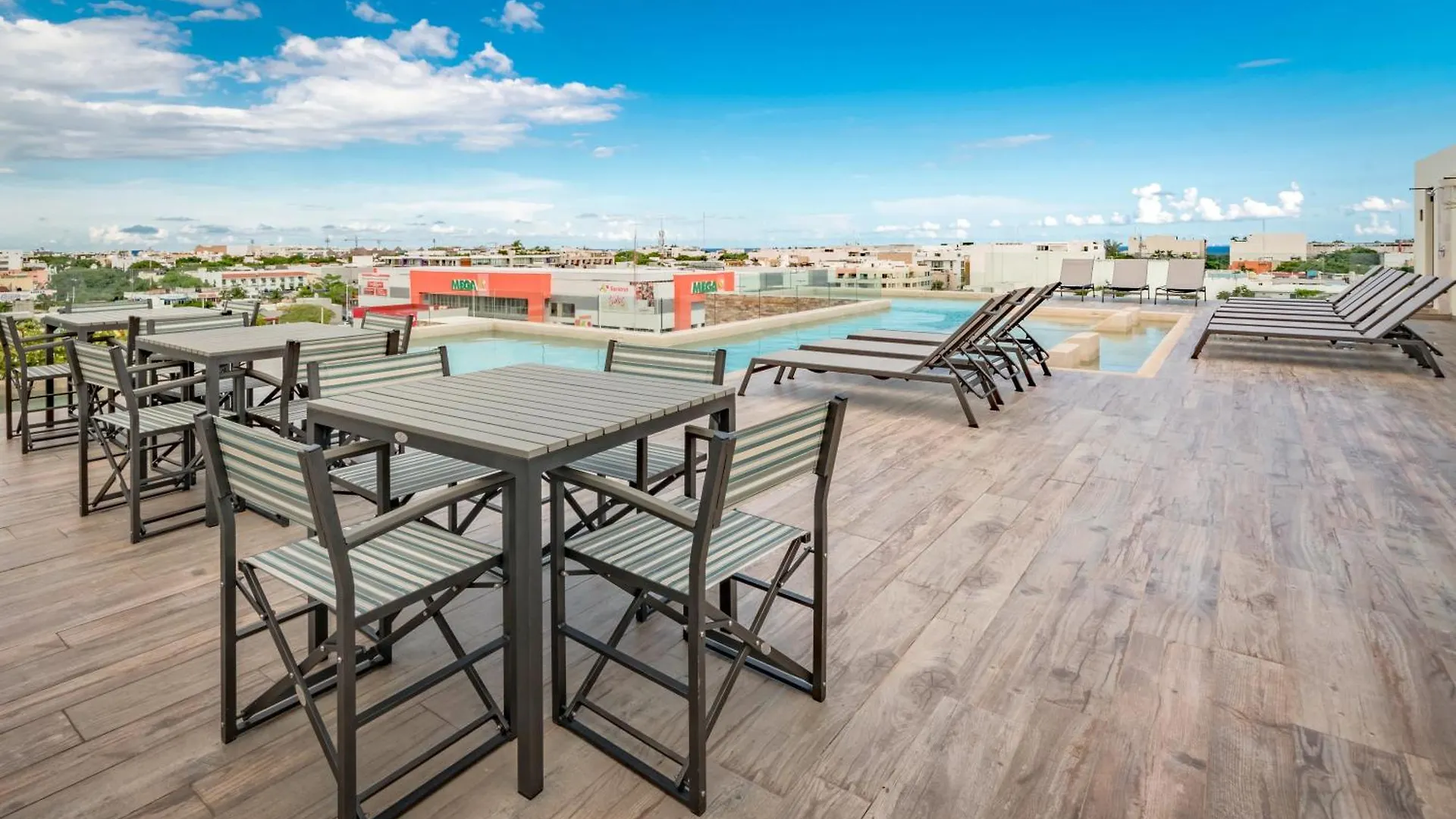 Veranda 210 Condo - Downtown, - At Veranto Condos With Rooftop Pool Playa del Carmen