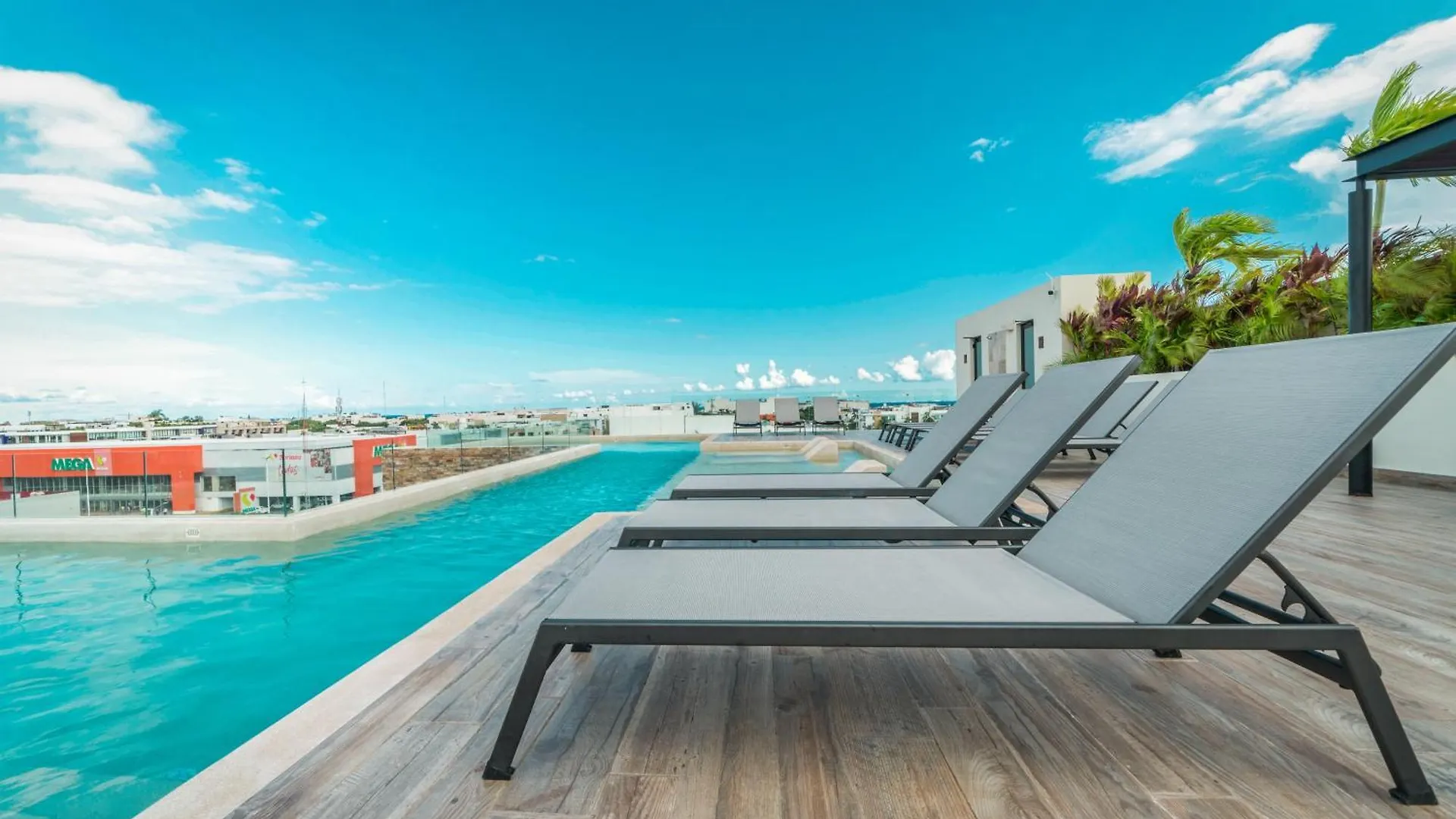 Veranda 210 Condo - Downtown, - At Veranto Condos With Rooftop Pool Playa del Carmen Apartment